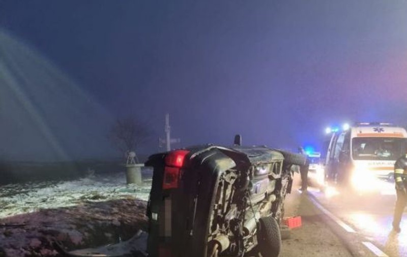 Un tânăr a murit în Botoșani, după ce a fost prins sub o mașină care s-a răsturnat