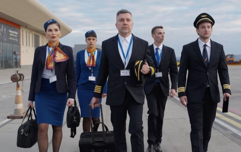 Avion transformat în platou de filmare pentru primul serial românesc „vertical drama”. Anca Dinicu, Alina Pușcaș și Denis Hanganu fac parte din distribuție