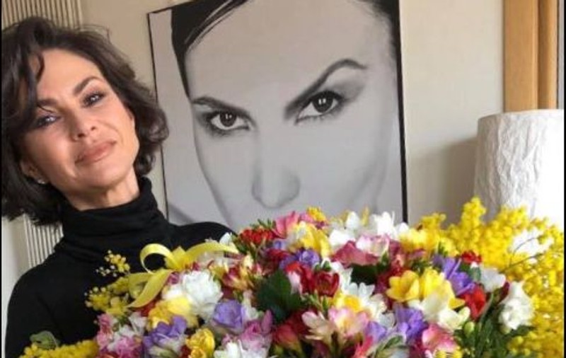 Ramona Bădescu a născut în secret. Vedeta are un băiețel
