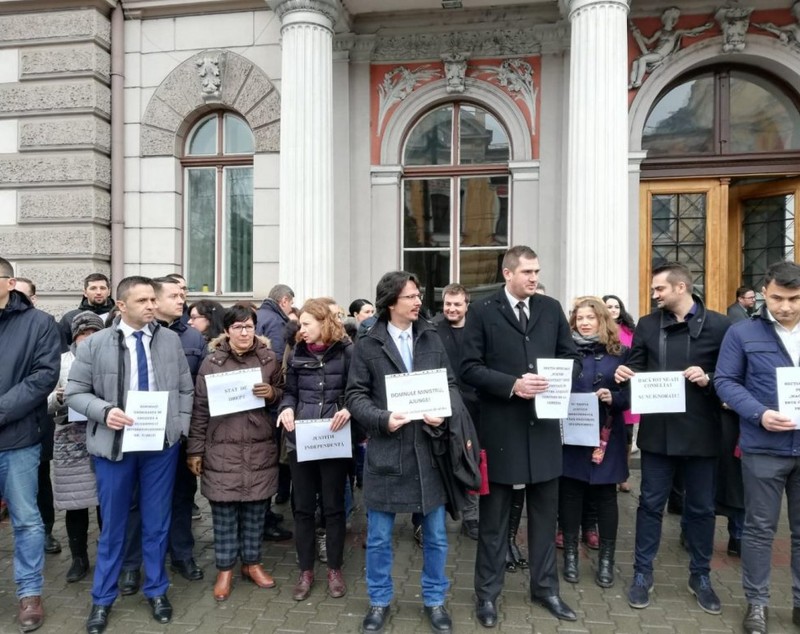 Peste 100 de magistrați au protestat la Cluj, față de Ordonanța 7 / FOTO&VIDEO