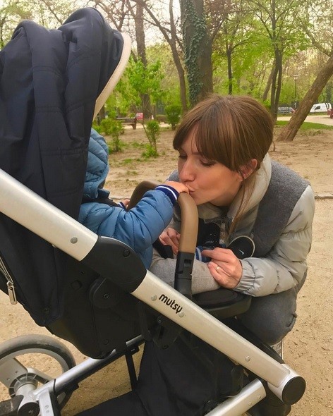 Imagine emoționantă cu Adela Popescu și băiețelul ei. Radu Vâlcan a surprins momentul
