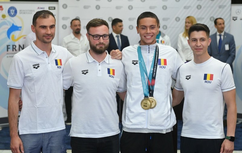 David Popovici a donat o medalie copiilor cu afecțiuni oncologice. „Cel mai important campionat este cel al vieții”