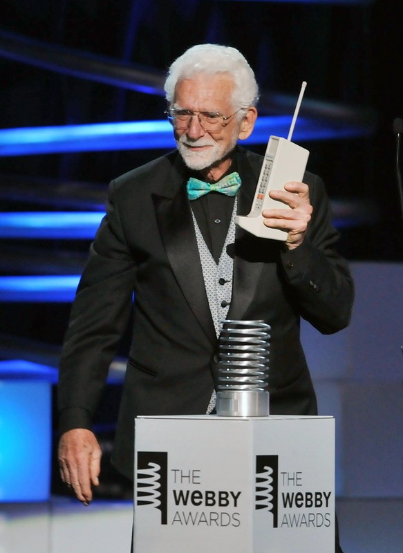 Martin Cooper a inventat primul telefon mobil | Foto: EPA