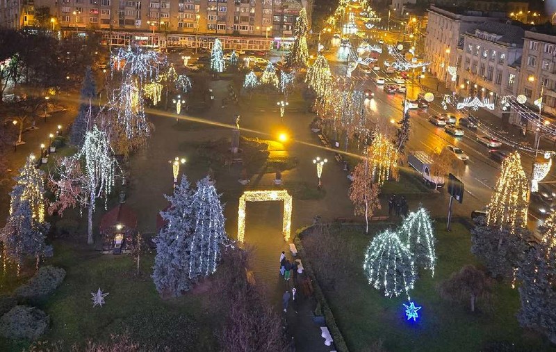 Grinch-ul din Ploiești care a vrut să fure Crăciunul: un bărbat de 70 de ani a dat iama în ornamentele de sărbători ale orașului