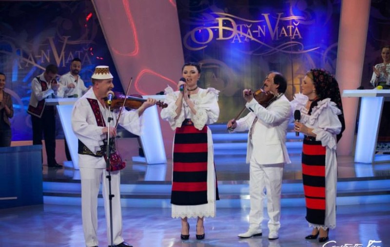 Cine i-a împrumutat cerceii Paulei Seling pentru emisiunea “O dată-n viaţă”? | FOTO
