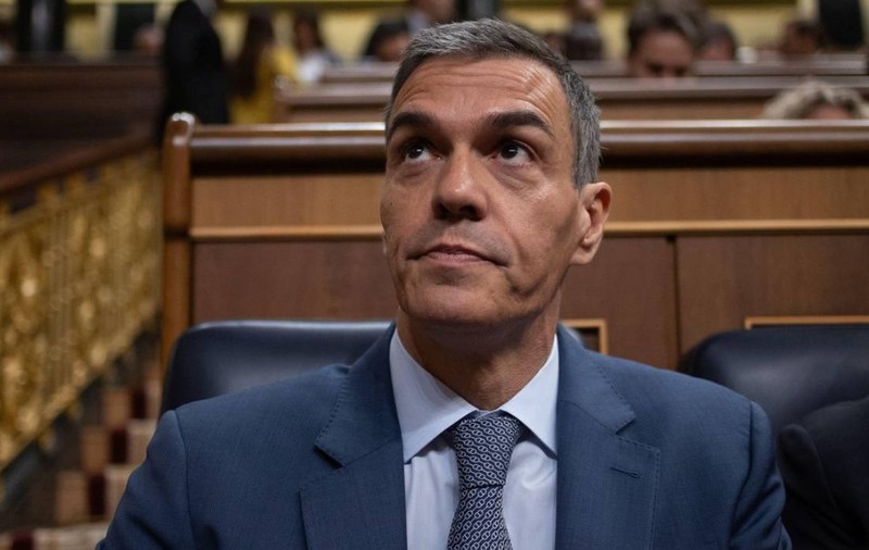 Avionul premierului Spaniei a aterizat de urgență în Ankara. Pedro Sanchez era în drum spre un summit european
