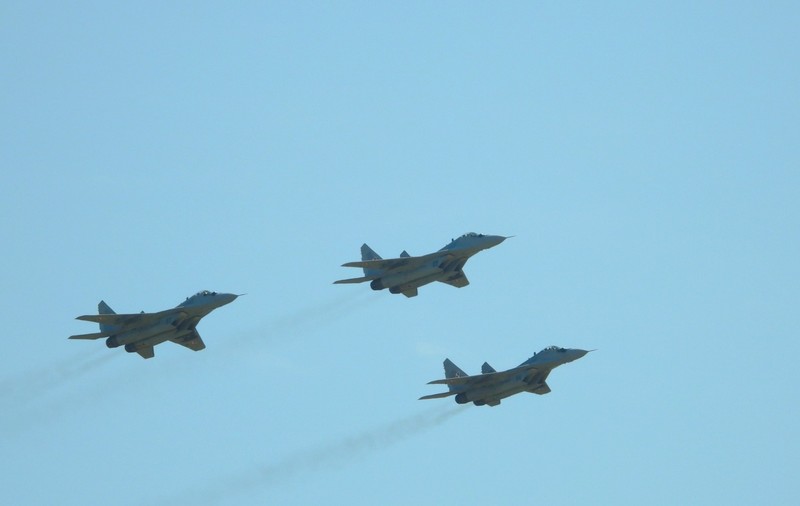 MApN, după ce mai mulţi cetăţeni au reclamat la 112 că au auzit explozii deasupra Dobrogei: Am avut zboruri de instrucție cu aviația militară