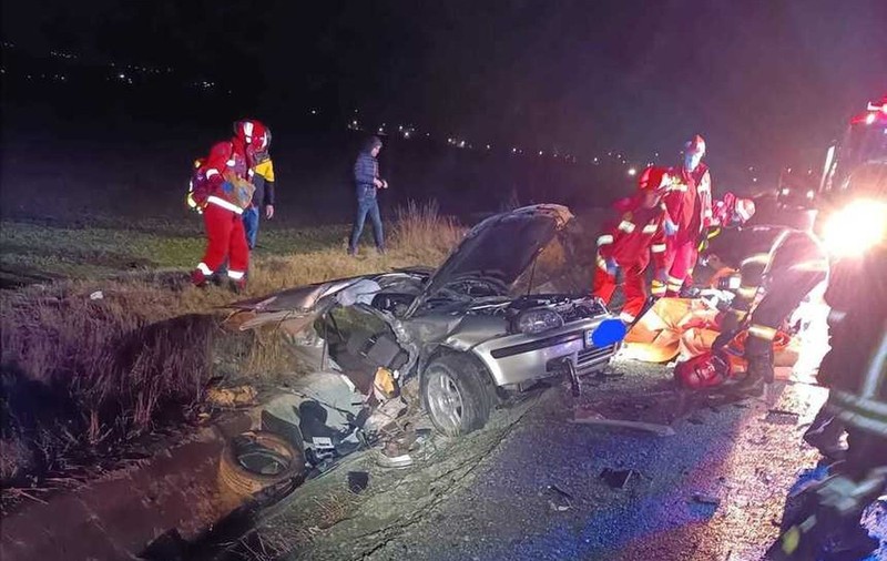 Accident cu trei mașini implicate, în judeţul Braşov. Două persoane au murit