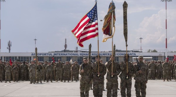 Soldați americani la aeroportul Mihail Kogălniceanu