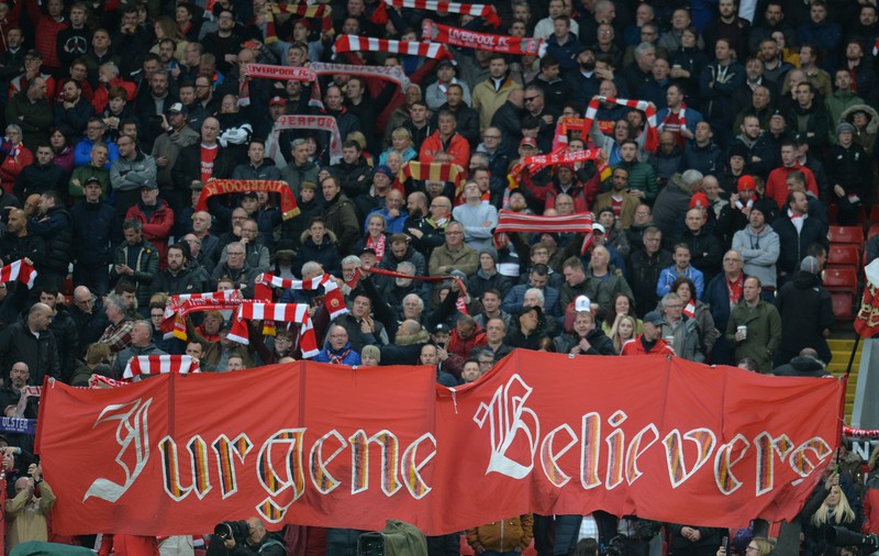 VIDEO | Ultrașii echipei Liverpool au făcut iureș în Barcelona înaintea meciului tur din semifinalele Ligii Campionilor