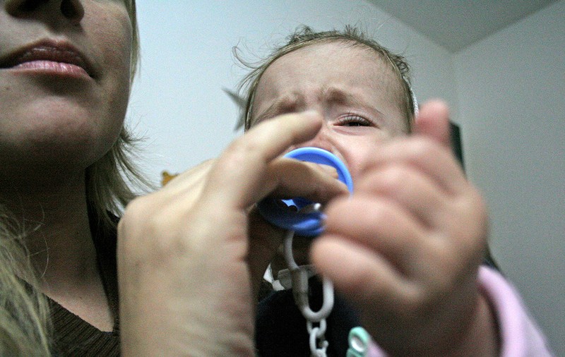 Peste 1.300 de familii nu au primit stimulentele financiare pentru nou-născuți. Primăria ridică din umeri și dă vina pe Guvern