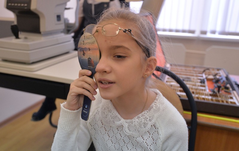 Doar 4 din 10 părinți și-au dus copiii la medicul oftalmolog în ultimul an - STUDIU