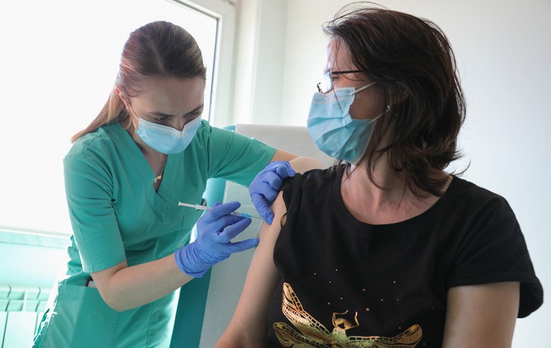 Peste 99.000 de persoane au fost vaccinate anti-COVID, în ultimele 24 de ore