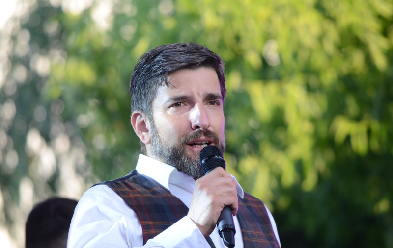 Actorul Silviu Biriș își va lua licența în teologie pastorală, la 47 de ani. Reacția fiului său de 20 de ani când a aflat că tatăl lui devine preot. „A fost un șoc”