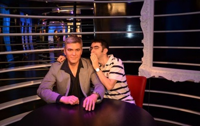 Mihai Găinuşă l-a întâlnit pe George Clooney la Berlin! Cârcotaşul l-a convins pe celebrul actor să apară în emisia sa!