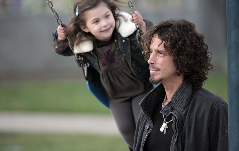 Tribut emoțional adus de fiica lui Chris Cornell tatălui ei. Duet de excepție înregistrat înainte de moartea artistului