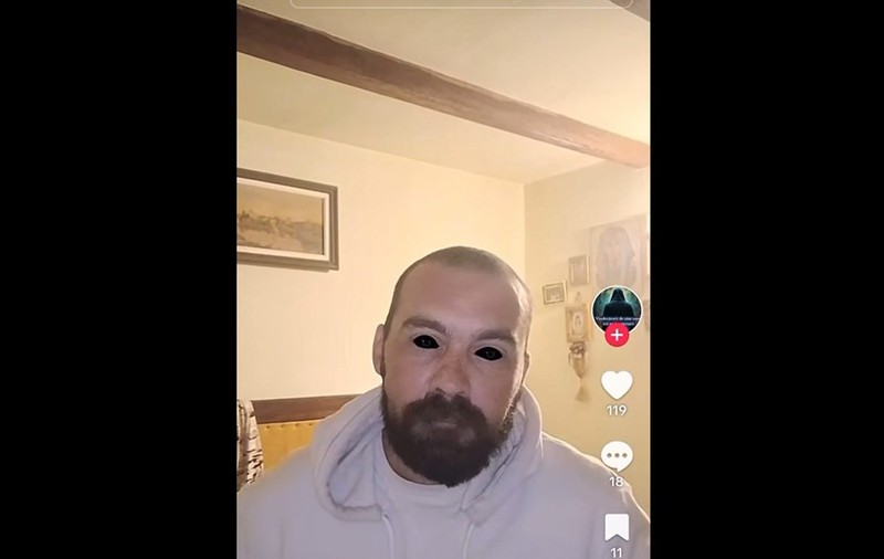 Bărbat din Prahova ridicat de polițiști după ce a făcut declarații antisemite pe TikTok