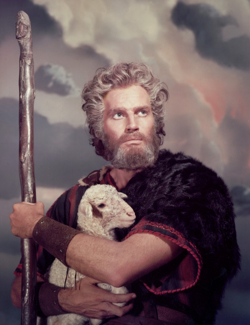 Charlton Heston în filmul de Paște “Cele zece porunci”