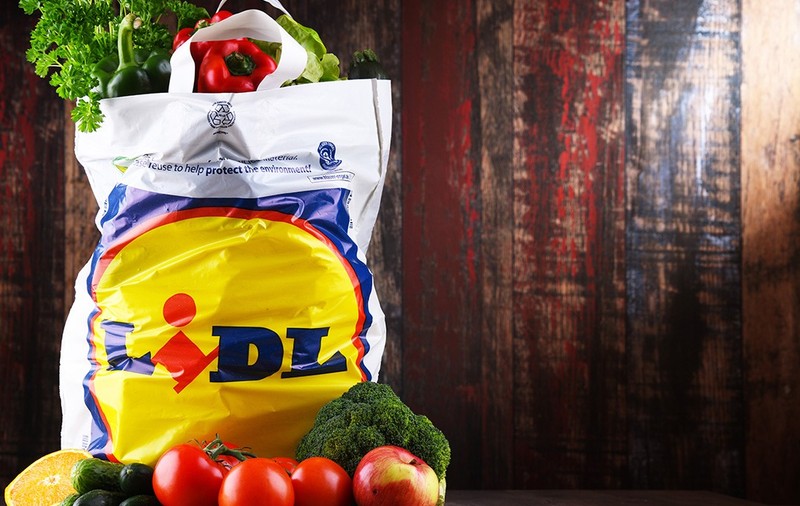 Pungă de lidl plină cu fructe și legume