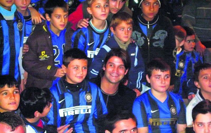 Chivu sprijină copiii defavorizaţi