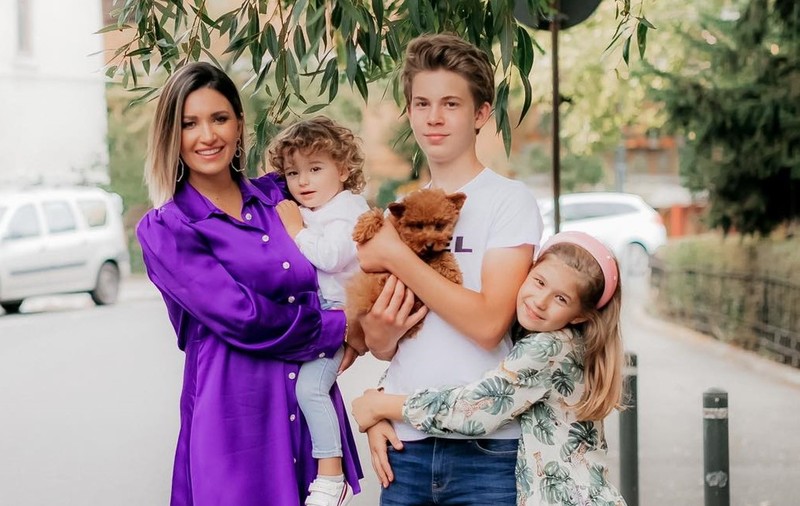 Ela Crăciun a devenit expert în parenting. Ce curs a absolvit prezentatoarea: „Am decis să îl urmez pentru a deveni o mamă mai bună”