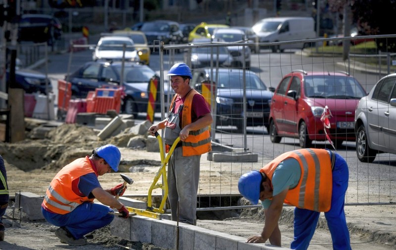 Românii, pe primul loc în UE la numărul de ore lucrate pe an. Cum arată topul celor mai muncitori europeni