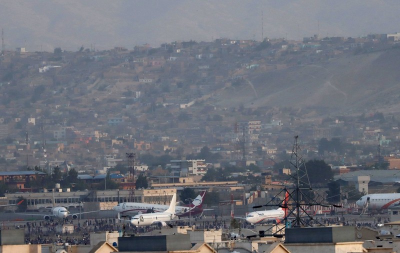 INTERVIU LIBERTATEA. Româncă de pe aeroportul din Kabul: „Dacă nu ajunge avionul românesc, cei 30 ne-am programat să ne ia americanii și britanicii”
