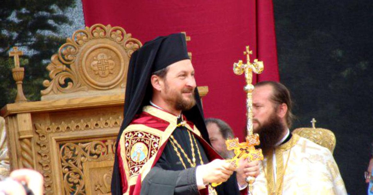 Plan de vânzări pentru cărțile de rugăciuni ale fostului episcop de Huși Corneliu Bârlădeanu