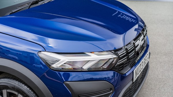 Dacia Sandero albastră