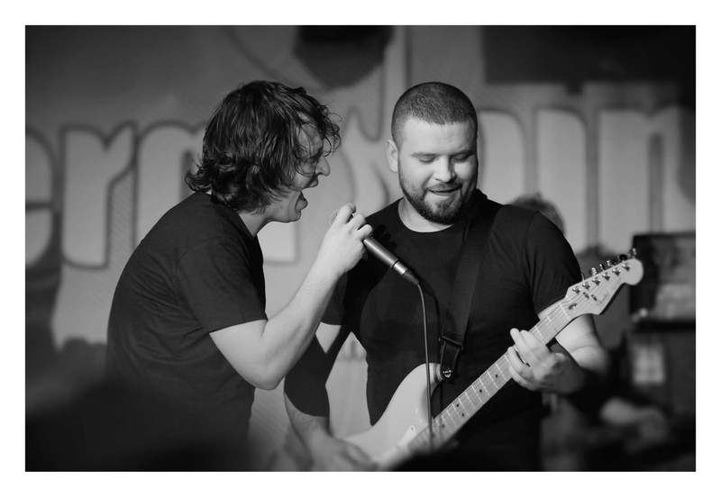 Marcel Bostan și chitaristul Marin Nicoară sunt singurii rămași în trupă din formula originală