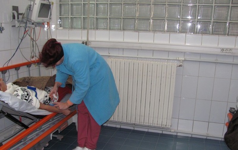 România „salariilor mari”: O ducem așa bine că unul din trei cadre medicale se împrumută de bani să supraviețuiască