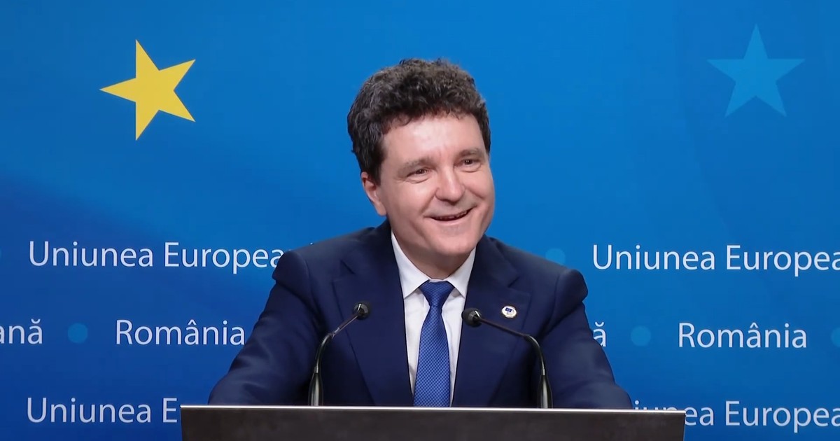 Nicușor Dan în timpul conferinței de presă de la Bruxelles