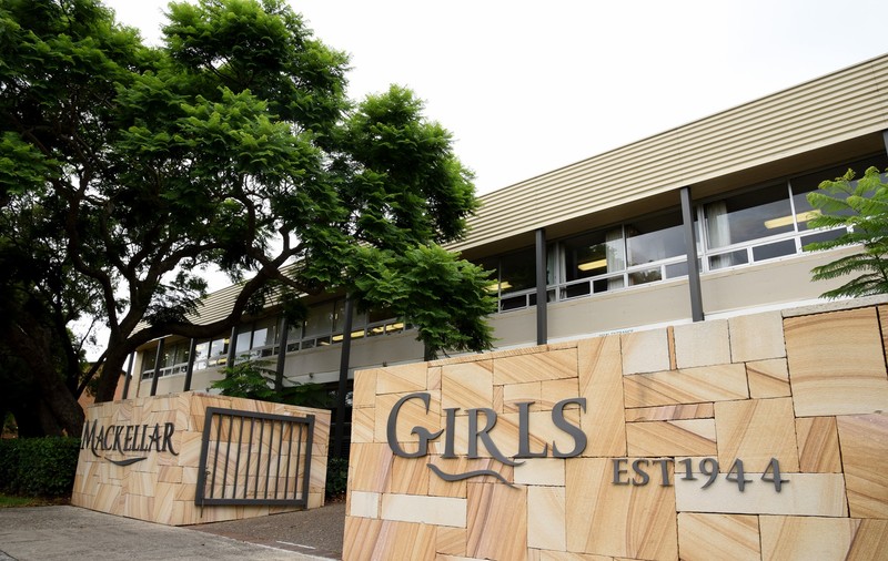 Scandal în Australia, după ce 70 de eleve au fost interzise de la ceremonia de absolvire a unui liceu din Sydney din cauză că purtau unghii false