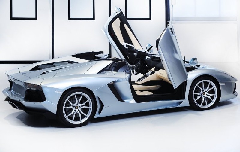 Lamborghini de 7,3 milioane dolari, placat cu diamante şi platină . Vezi unde e expusă bijuteria!