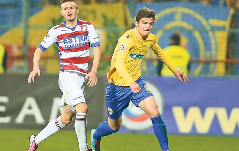 Vlad Morar a fost muştruluit de antrenorul Cosmin Contra, după ce a pretins că a venit obosit de la naţională: «Vreau să dau 10 goluri»