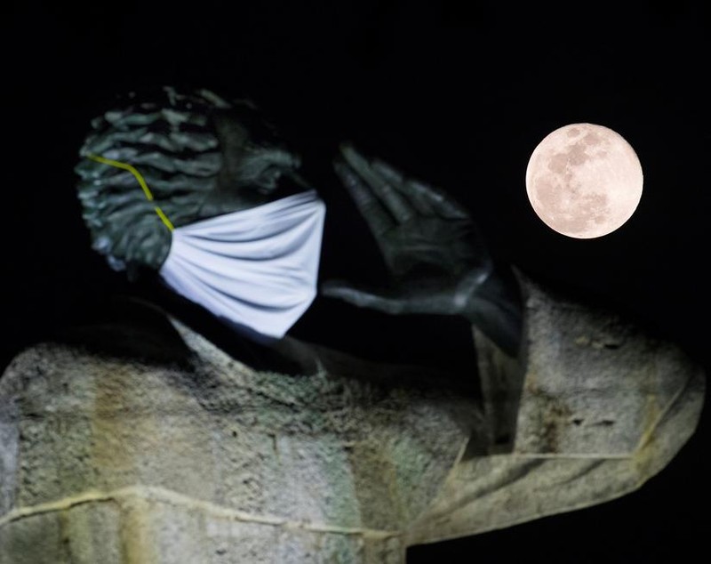 VIDEO | Imagini spectaculoase cu superluna, ultimul fenomen astronomic de acest fel din anul acesta