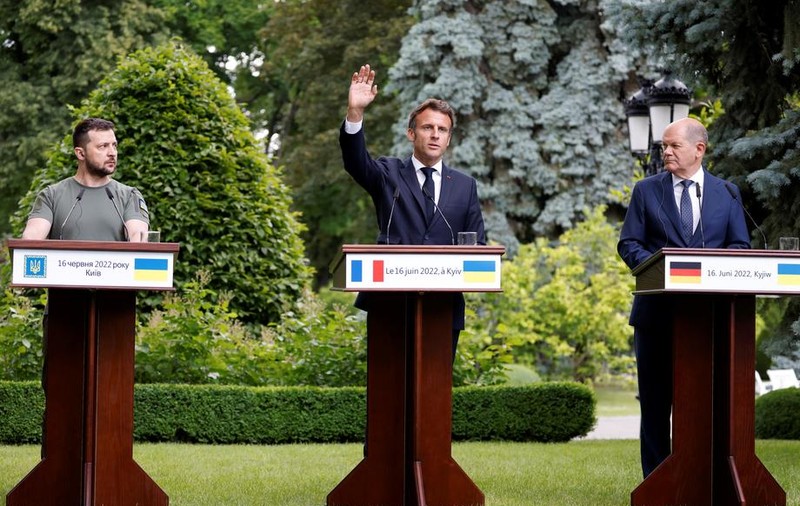 Cum și-au schimbat Macron și Scholz mesajele privind Ucraina după vizita de la Kiev și care este reacția Rusiei