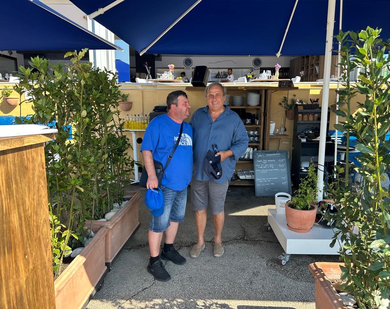 Libertatea a vorbit cu legendarul Michel Platini, care s-a retras la Cassis, pe malul Mediteranei. Cât costă să mănânci la restaurantul marelui „Platoche”
