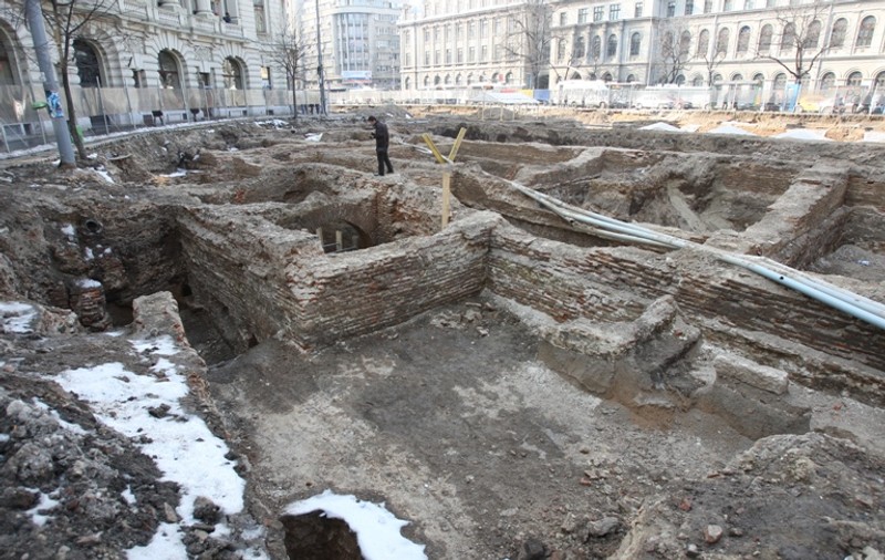 Ruşine! Aţi acoperit ruinele vechiului oraş Bucureşti!