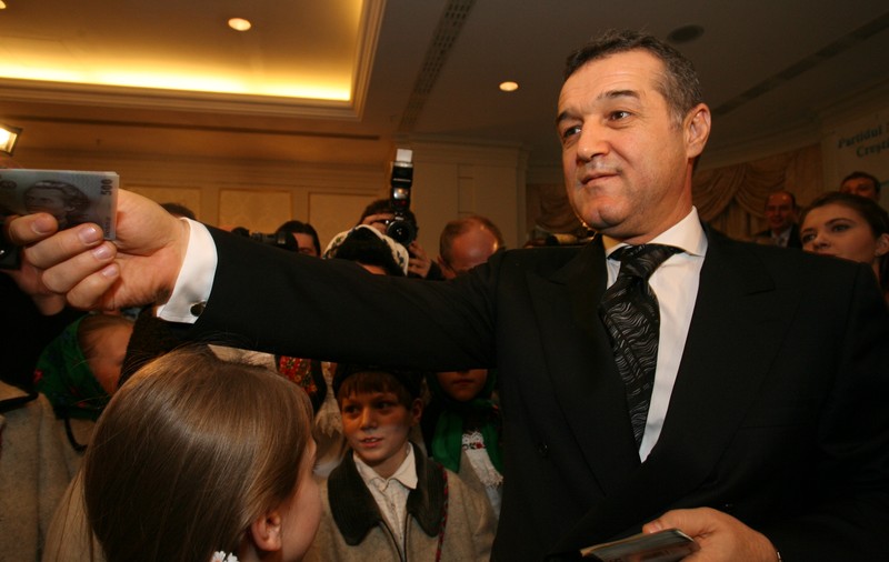 Gigi Becali este dator vândut! ^Patronul Stelei ar putea pierde o avere!