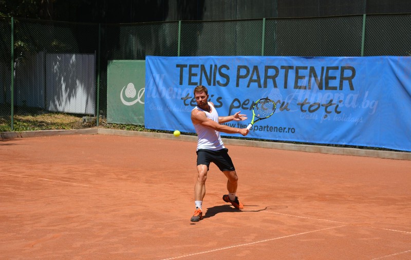 Turneele marca Tenis Partener și Tenis10 domină plaja de la Albena. Timp de 7 zile au loc probe de joc pentru pasionații de sportul alb mari și mici / GALERIE FOTO