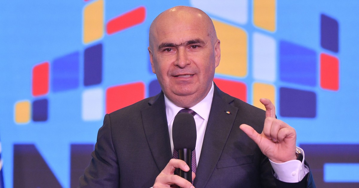 Ilie Bolojan, presedinte interimar al României, vorbește în timpul unei conferințe de presă