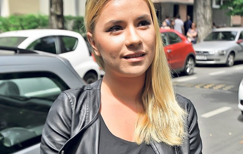 EXCLUSIV | Jos tatuajele şi piercingurile! Elevii vor fi obligaţi să îşi ascundă desenele de pe corp în clasă. Ce alte modificări vor fi în noul an şcolar