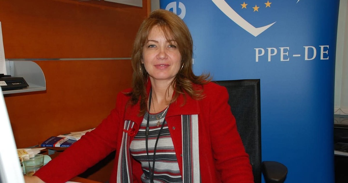 Mihaela Popa, profesoara de matematica, bust