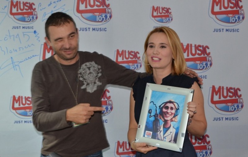 Andreea  Esca a mers la prima petrecere de adolescentă cu pantofii mamei sale