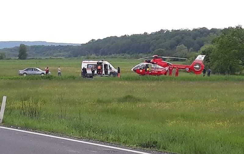 UPDATE / Mașină a Ambasadei Albaniei, implicată într-un carambol în Mureș. Două persoane din mașina cu număr de corp diplomatic au murit, iar alte patru au fost rănite