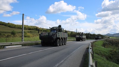 Trei transportoare blindate Piranha 5 s-au ciocnit între ele în Sălaj: 11 militari au fost răniți