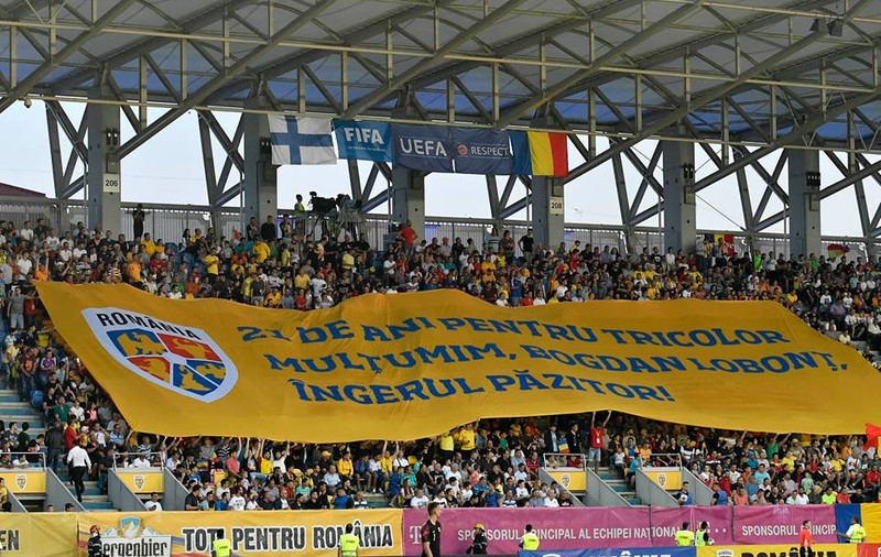 FRF falsifică istoria naționalei, printr-un banner mincinos. Bogdan Lobonț a fost tricolor 15 ani, nu 21!
