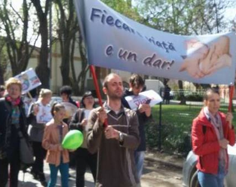 UPDATE. Marș pentru viață 2017 | Mii de oameni au ieșit în stradă în București și în mai multe orașe din țară / FOTO&VIDEO