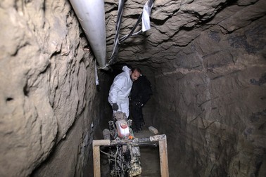 Tunelul prin care a evadat El Chapo. Foto: Profimedia Images